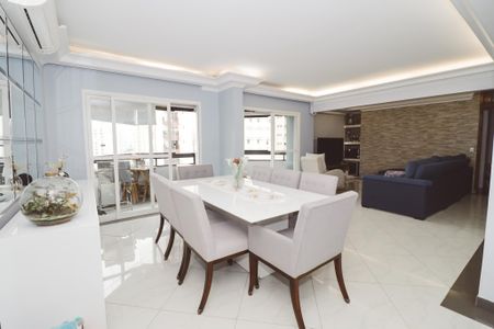 Apartamento à venda com 153m², 4 quartos e 2 vagas Apartamento à venda com 153m², 4 quartos e 2 vagasSala