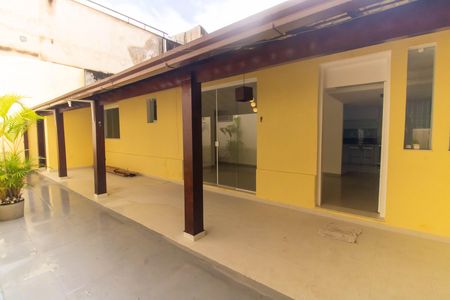 Casa à venda com 80m², 2 quartos e sem vaga Casa à venda com 80m², 2 quartos e sem vagaFachada
