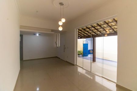 Casa à venda com 80m², 2 quartos e sem vaga Casa à venda com 80m², 2 quartos e sem vagaSala