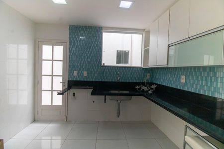Casa à venda com 80m², 2 quartos e sem vaga Casa à venda com 80m², 2 quartos e sem vagaCozinha