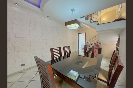 Casa para alugar com 250m², 3 quartos e 4 vagas Casa para alugar com 250m², 3 quartos e 4 vagasSala de Jantar