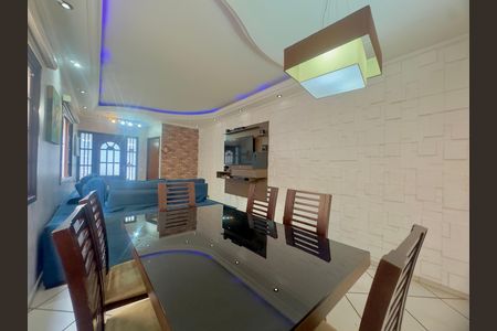 Casa para alugar com 250m², 3 quartos e 4 vagas Casa para alugar com 250m², 3 quartos e 4 vagasSala de Jantar