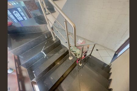 Casa para alugar com 250m², 3 quartos e 4 vagas Casa para alugar com 250m², 3 quartos e 4 vagasEscada