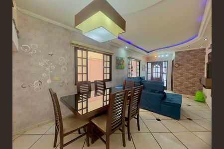 Casa para alugar com 250m², 3 quartos e 4 vagas Casa para alugar com 250m², 3 quartos e 4 vagasSala de Jantar