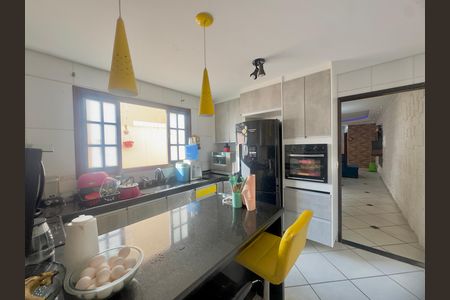 Casa para alugar com 250m², 3 quartos e 4 vagas Casa para alugar com 250m², 3 quartos e 4 vagasCozinha