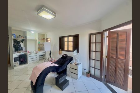 Casa para alugar com 250m², 3 quartos e 4 vagas Casa para alugar com 250m², 3 quartos e 4 vagasQuarto 4