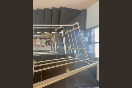 Casa para alugar com 250m², 3 quartos e 4 vagas Casa para alugar com 250m², 3 quartos e 4 vagasEscada