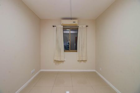 Quarto 2 de apartamento para alugar com 2 quartos, 65m² em Jardim Carvalho, Porto Alegre