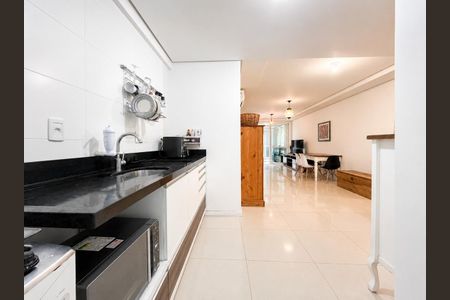 Cozinha de apartamento para alugar com 2 quartos, 220m² em Centro, Florianópolis