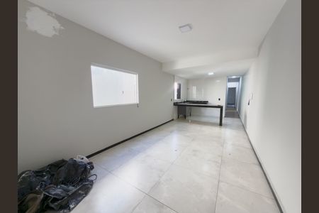 Sala de casa para alugar com 2 quartos, 130m² em Vila Perola, Contagem