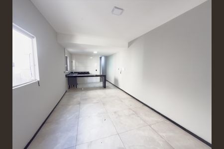 Sala de casa para alugar com 2 quartos, 130m² em Vila Perola, Contagem
