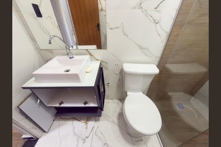 Casa para alugar com 130m², 2 quartos e 1 vaga Casa para alugar com 130m², 2 quartos e 1 vagaBanheiro Social