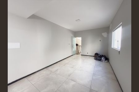Sala de casa para alugar com 2 quartos, 130m² em Vila Perola, Contagem