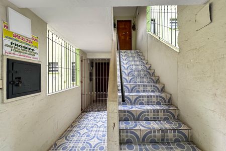 Apartamento para alugar com 55m², 2 quartos e sem vagaEscada / Entrada 