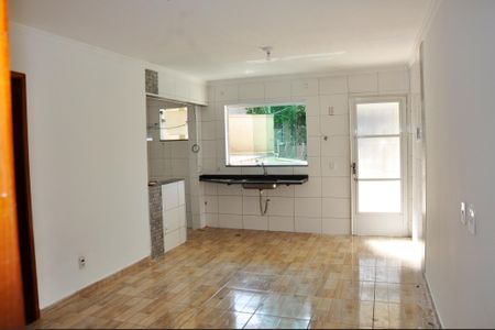 Detalhe - Sala e Cozinha de casa para alugar com 1 quarto, 50m² em Vila Jaguari, São Paulo