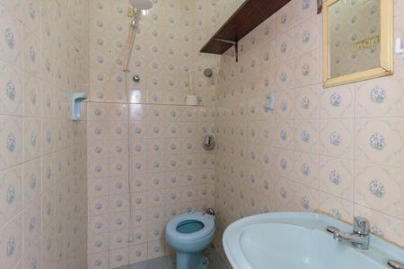 Casa para alugar com 136m², 2 quartos e 2 vagasLavabo dos Fundos do Corredor Externo