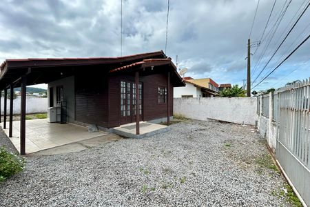 Casa para alugar com 60m², 2 quartos e 2 vagasQuintal 