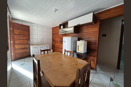 Casa para alugar com 60m², 2 quartos e 2 vagasCozinha 