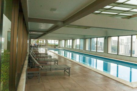Apartamento à venda com 51m², 1 quarto e 2 vagas Apartamento à venda com 51m², 1 quarto e 2 vagasÁrea comum - Piscina coberta