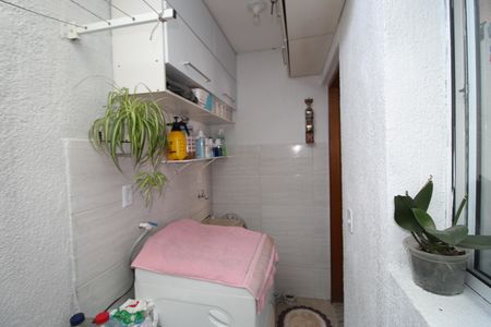 Casa de condomínio à venda com 60m², 2 quartos e 1 vagaÁrea de Serviço