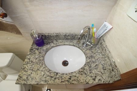 Casa de condomínio à venda com 60m², 2 quartos e 1 vagaBanheiro