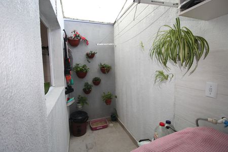Casa de condomínio à venda com 60m², 2 quartos e 1 vagaÁrea de Serviço