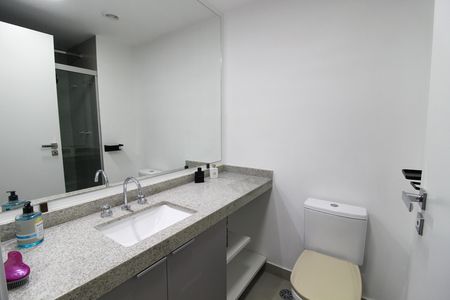 Banheiro de apartamento para alugar com 1 quarto, 25m² em Butantã, São Paulo
