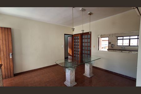 Casa para alugar com 393m², 2 quartos e 9 vagasCozinha 