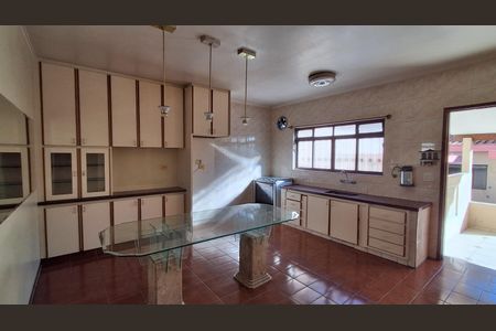 Casa para alugar com 393m², 2 quartos e 9 vagasCozinha 