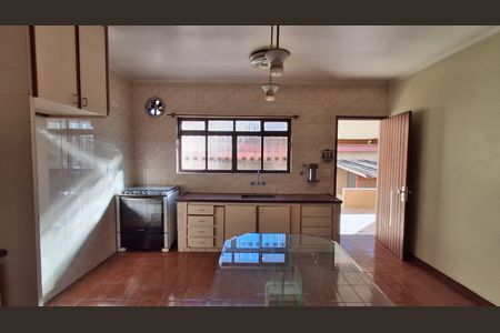 Casa para alugar com 393m², 2 quartos e 9 vagasCozinha 
