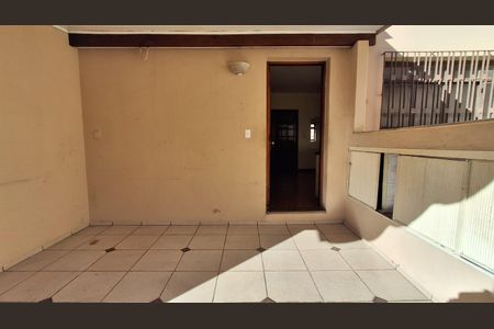Casa para alugar com 393m², 2 quartos e 9 vagasQuintal 