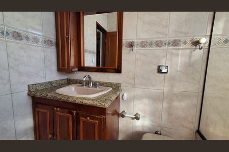 Casa para alugar com 393m², 2 quartos e 9 vagasBanheiro Social 