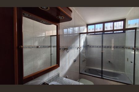 Casa para alugar com 393m², 2 quartos e 9 vagasBanheiro Suíte 
