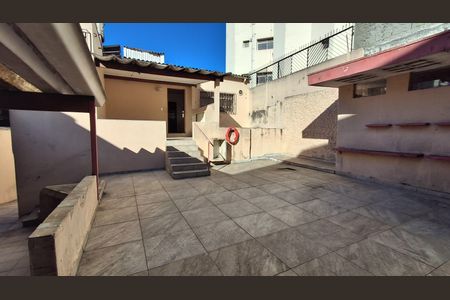 Casa para alugar com 393m², 2 quartos e 9 vagasQuintal 