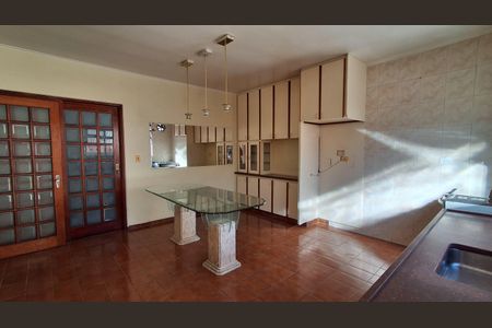 Casa para alugar com 393m², 2 quartos e 9 vagasCozinha 