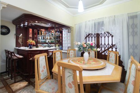 Casa à venda com 229m², 3 quartos e 4 vagasSala