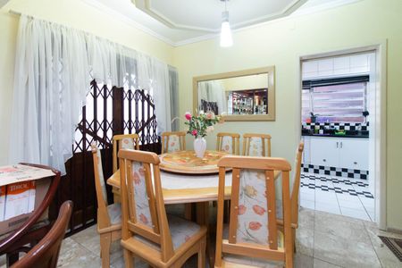 Casa à venda com 229m², 3 quartos e 4 vagasSala