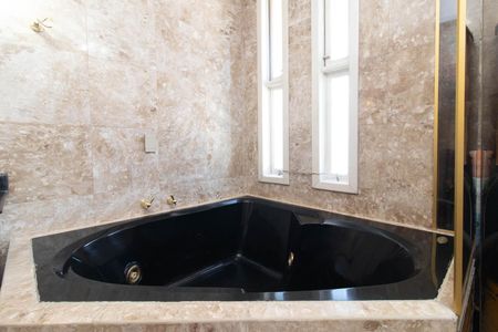 Casa à venda com 229m², 3 quartos e 4 vagasBanheiro