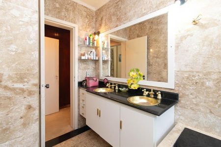 Casa à venda com 229m², 3 quartos e 4 vagasBanheiro