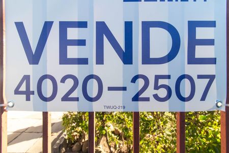 Fachada de casa à venda com 3 quartos, 229m² em Ipanema, Porto Alegre