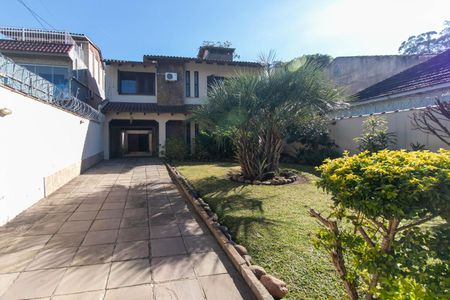 Casa à venda com 229m², 3 quartos e 4 vagasFachada
