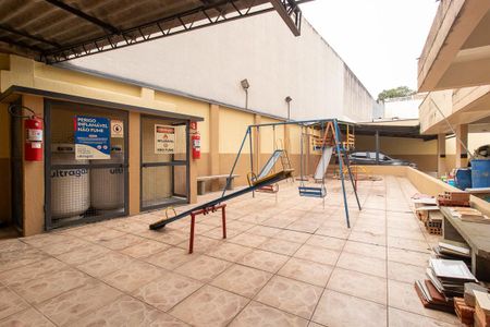 Apartamento à venda com 159m², 3 quartos e 1 vaga Apartamento à venda com 159m², 3 quartos e 1 vagaÁrea comum - Playground