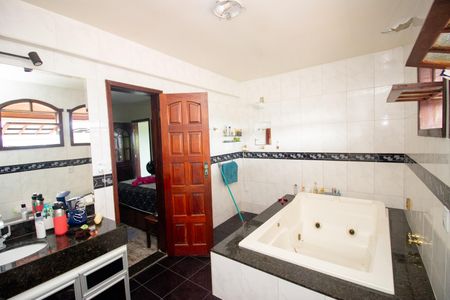 Casa à venda com 278m², 4 quartos e 3 vagas Casa à venda com 278m², 4 quartos e 3 vagasBanheiro da Suíte