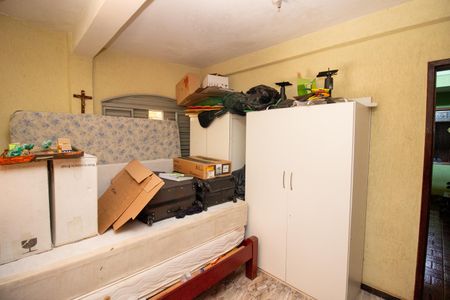 Casa à venda com 278m², 4 quartos e 3 vagas Casa à venda com 278m², 4 quartos e 3 vagasQuarto 4