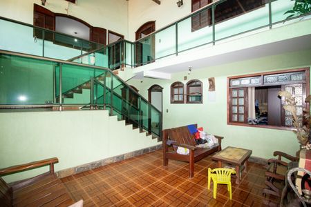 Casa à venda com 278m², 4 quartos e 3 vagas Casa à venda com 278m², 4 quartos e 3 vagasSala