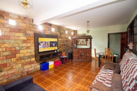 Sala de TV de casa para alugar com 4 quartos, 278m² em Nacional, Contagem