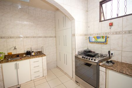Casa à venda com 278m², 4 quartos e 3 vagas Casa à venda com 278m², 4 quartos e 3 vagasCozinha
