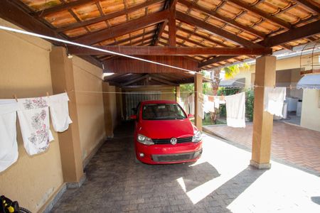 Casa à venda com 278m², 4 quartos e 3 vagas Casa à venda com 278m², 4 quartos e 3 vagasGaragem