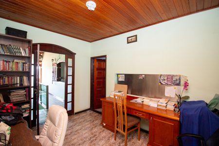 Casa à venda com 278m², 4 quartos e 3 vagas Casa à venda com 278m², 4 quartos e 3 vagasQuarto 1