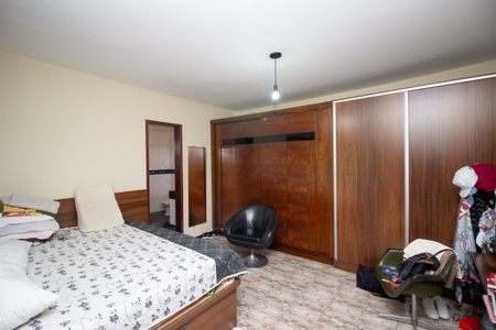 Casa à venda com 278m², 4 quartos e 3 vagas Casa à venda com 278m², 4 quartos e 3 vagasQuarto Suíte